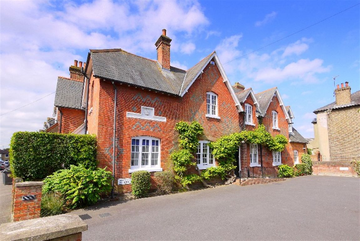 Eastworth Road, Chertsey, Surrey, KT16 , 2 bed, Apartment, KT16 8BP, £