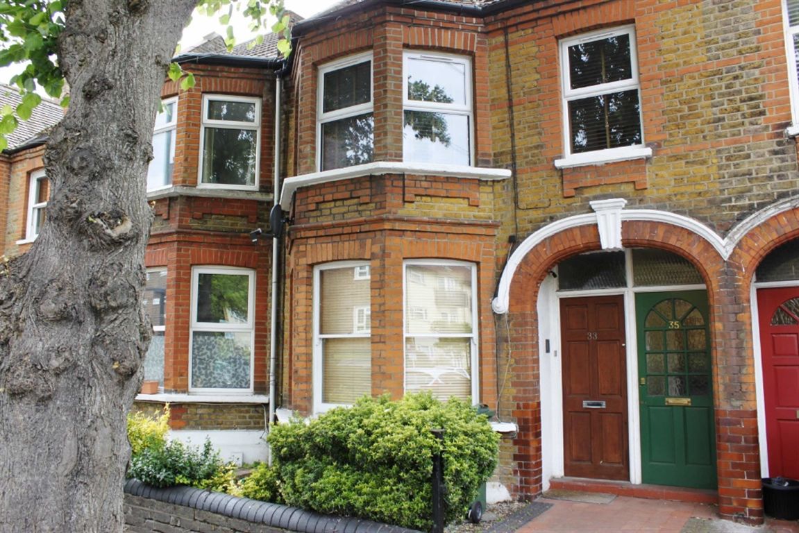 Chingford Lane, Woodford Green, Essex, I..., IG8 , 3 bed, Flat, IG8 9QT