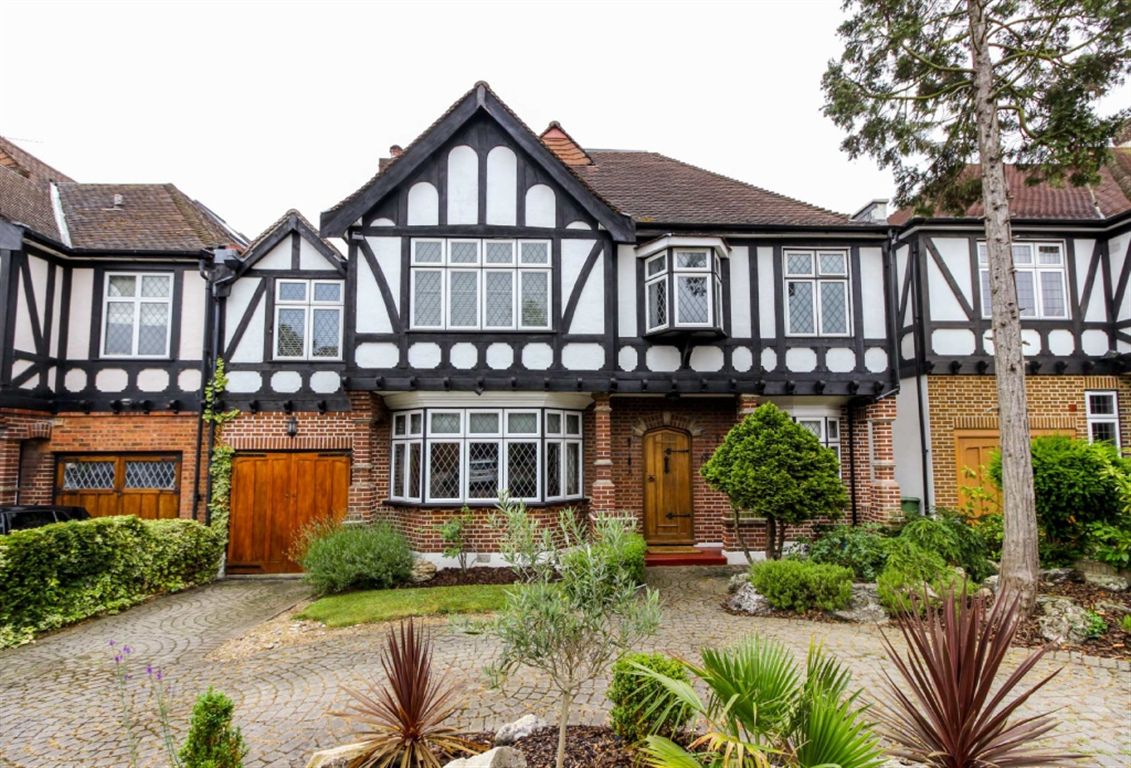 Malvern Drive, Woodford Green, Essex, IG..., 4 bed, Detached, IG8 0JW