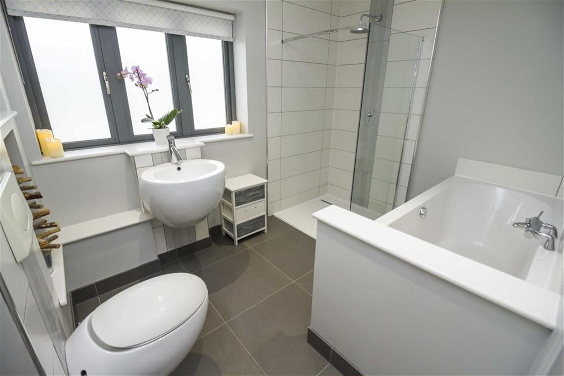 FAMILY BATHROOM