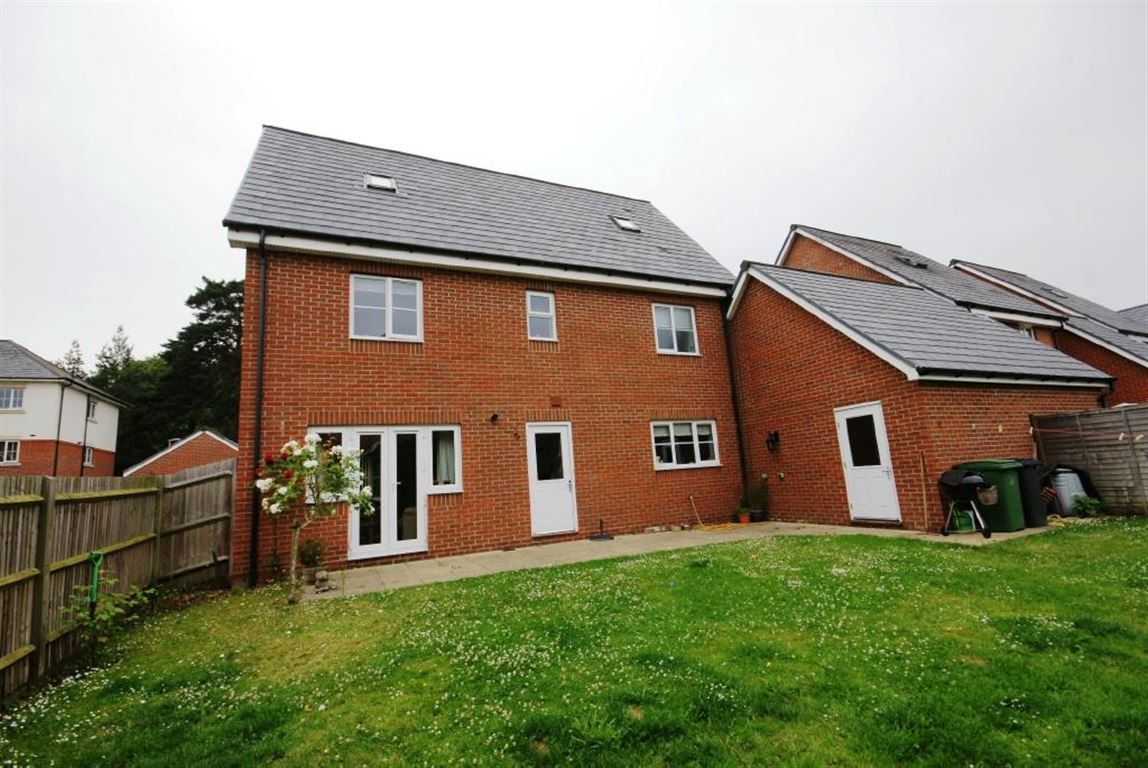 Royal Drive, Bordon, Hampshire, GU35 , 5 bed, Type unknown, GU35 0QF, £400,000, For Sale