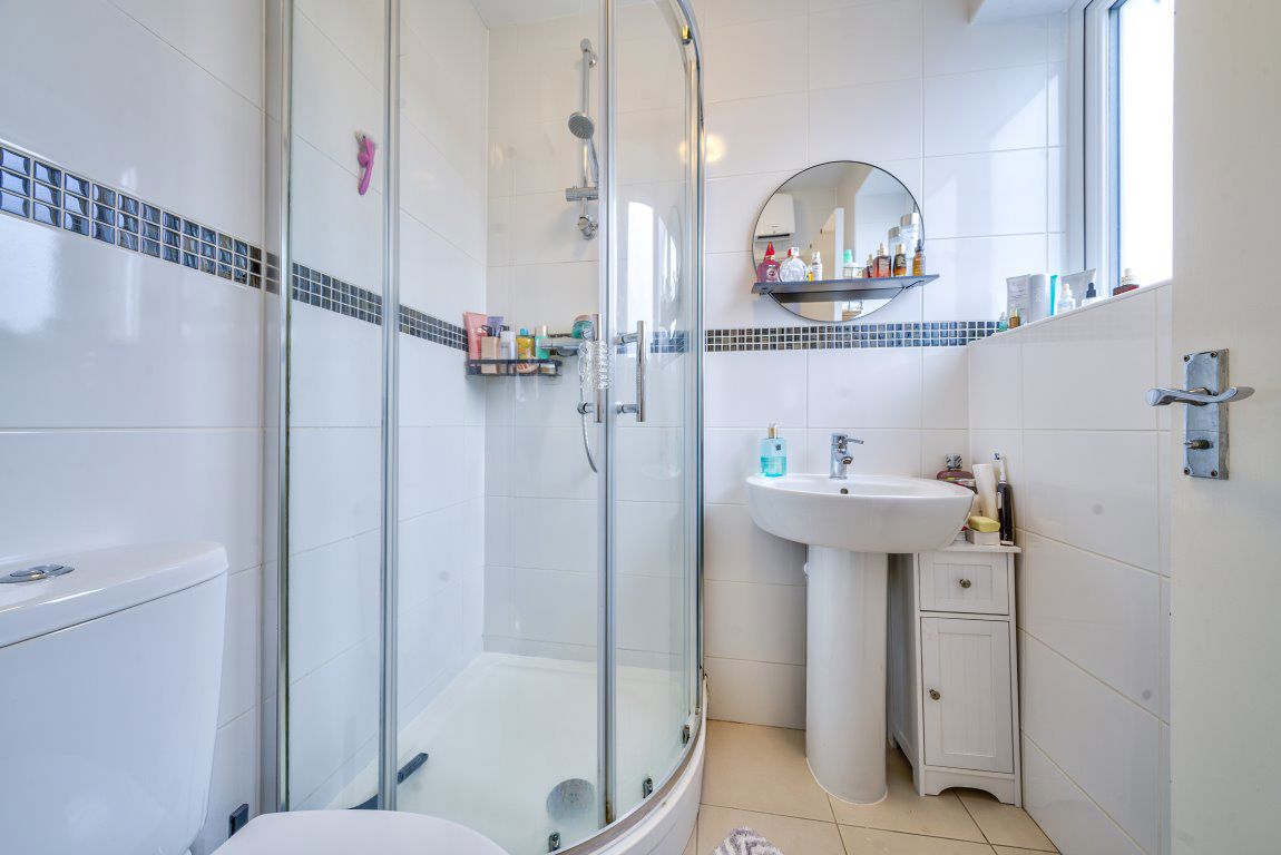 Pond Court, Guildford Road