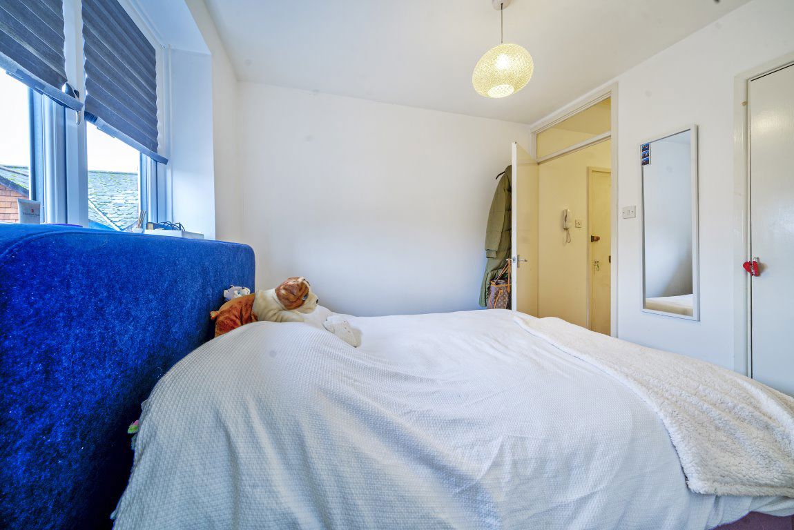 Pond Court, Guildford Road