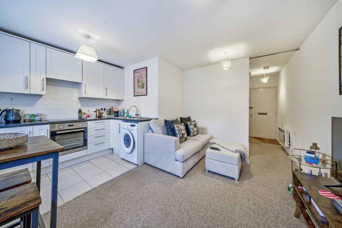 Pond Court, Guildford Road