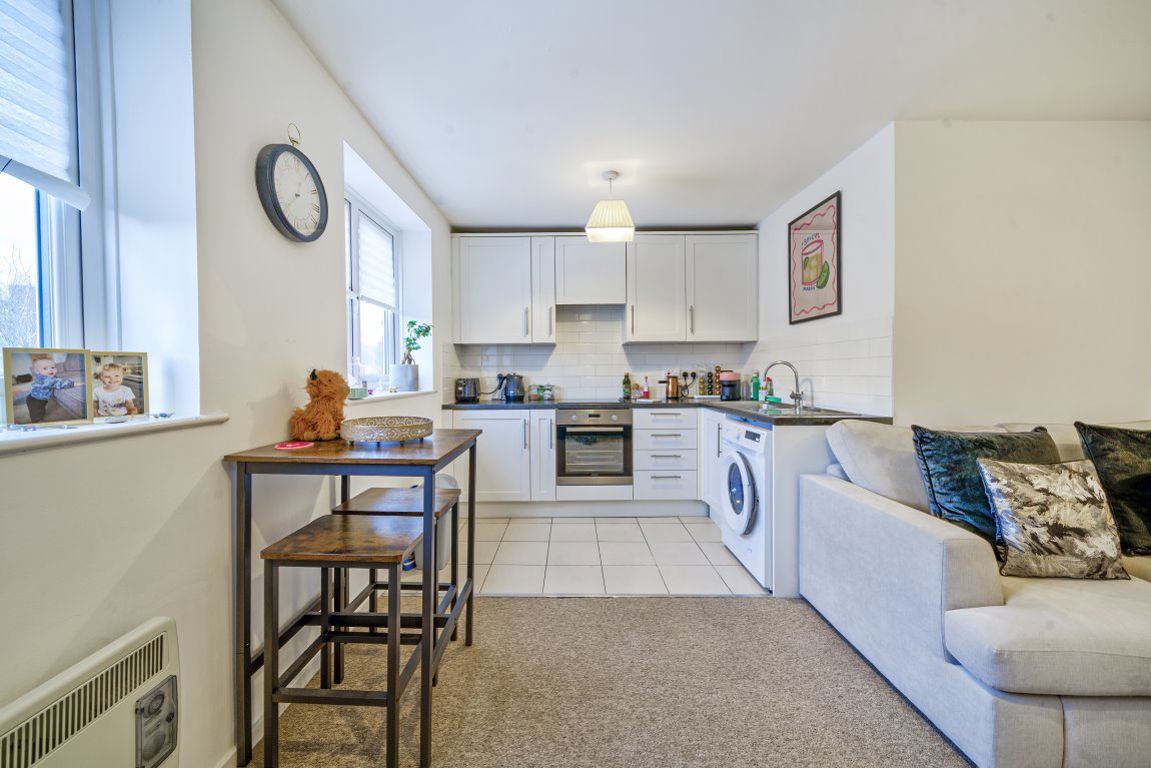 Pond Court, Guildford Road