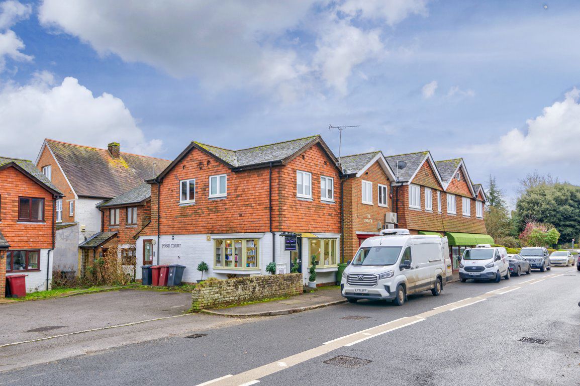 Pond Court, Guildford Road