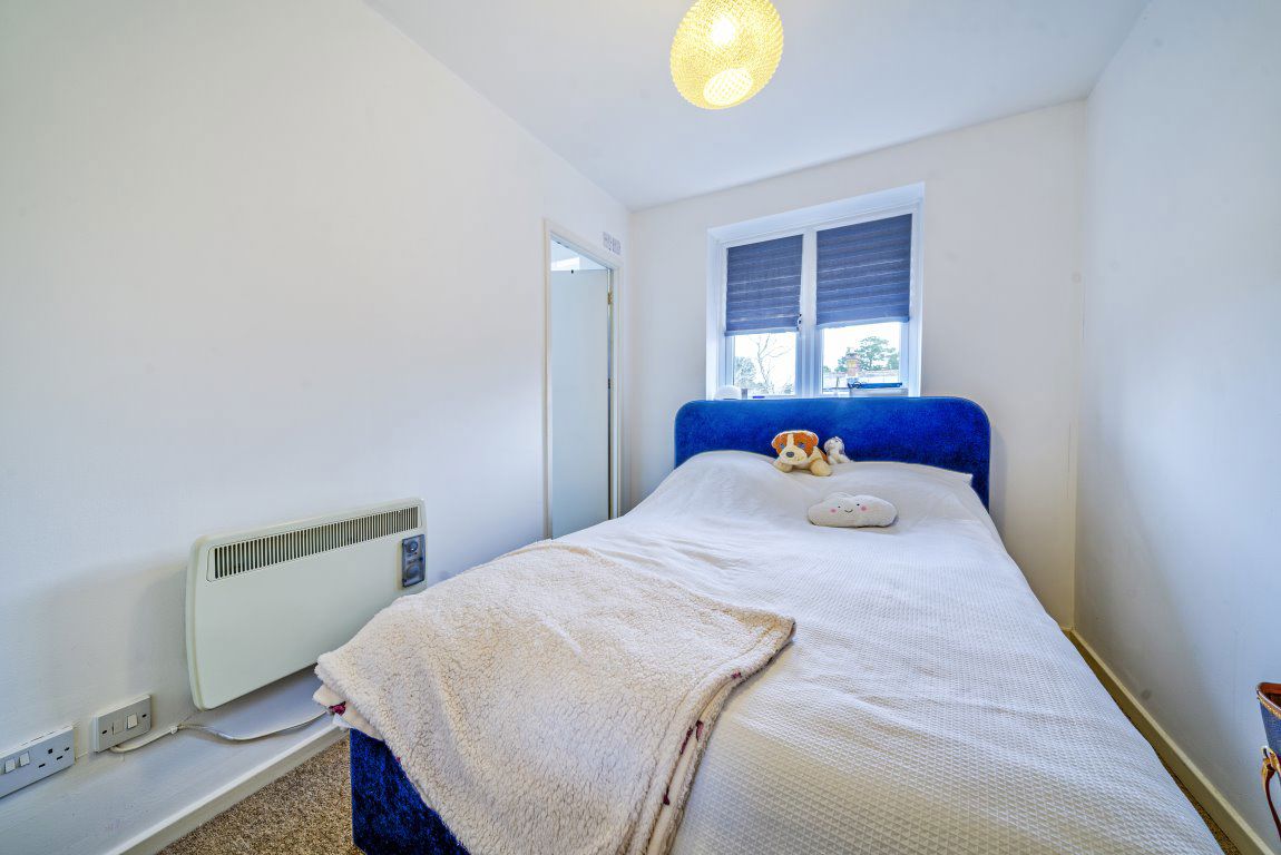 Pond Court, Guildford Road