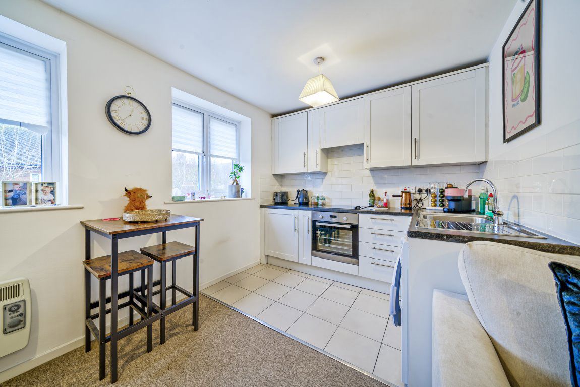 Pond Court, Guildford Road