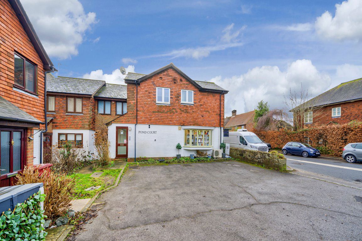 Pond Court, Guildford Road