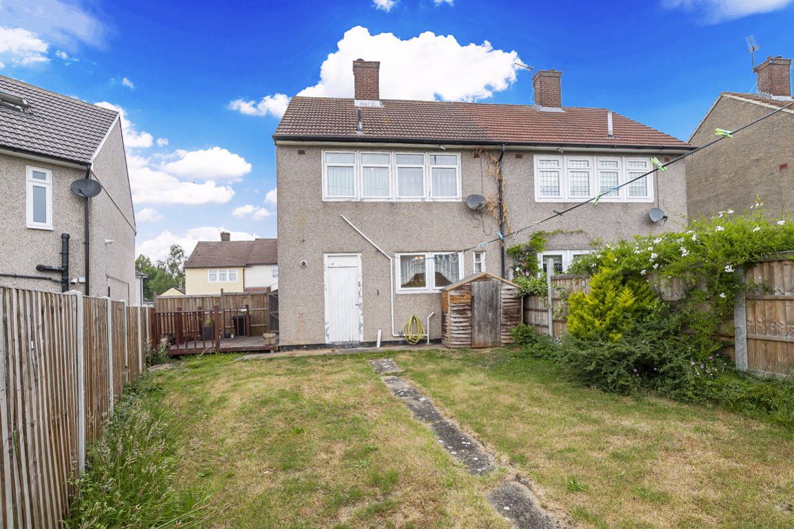 3 bedroom house to rent, available unfurnished now £1,500 pcm