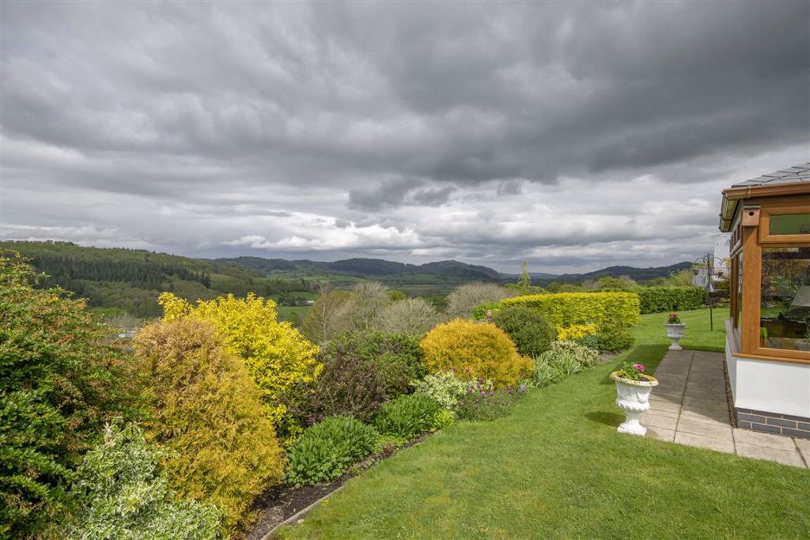 Minffordd, Llangyniew, Welshpool, SY21 0JT Estate Agents & Auctioneers