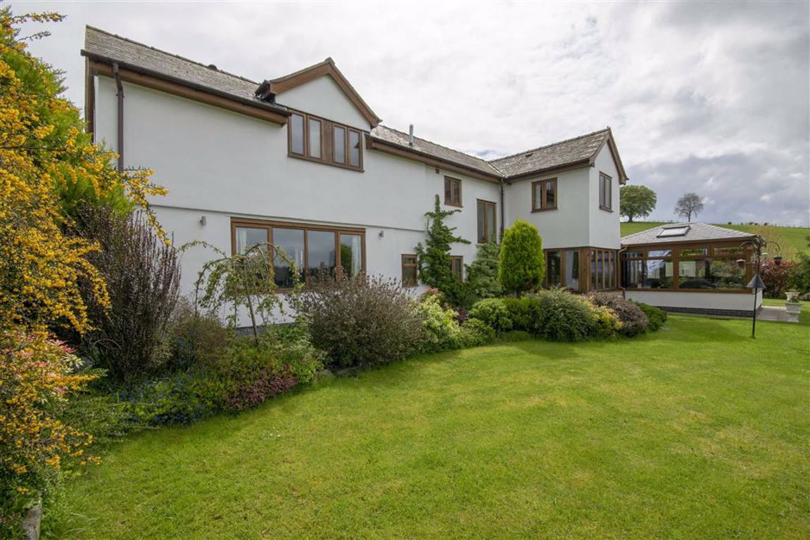 Minffordd, Llangyniew, Welshpool, SY21 0JT Estate Agents & Auctioneers