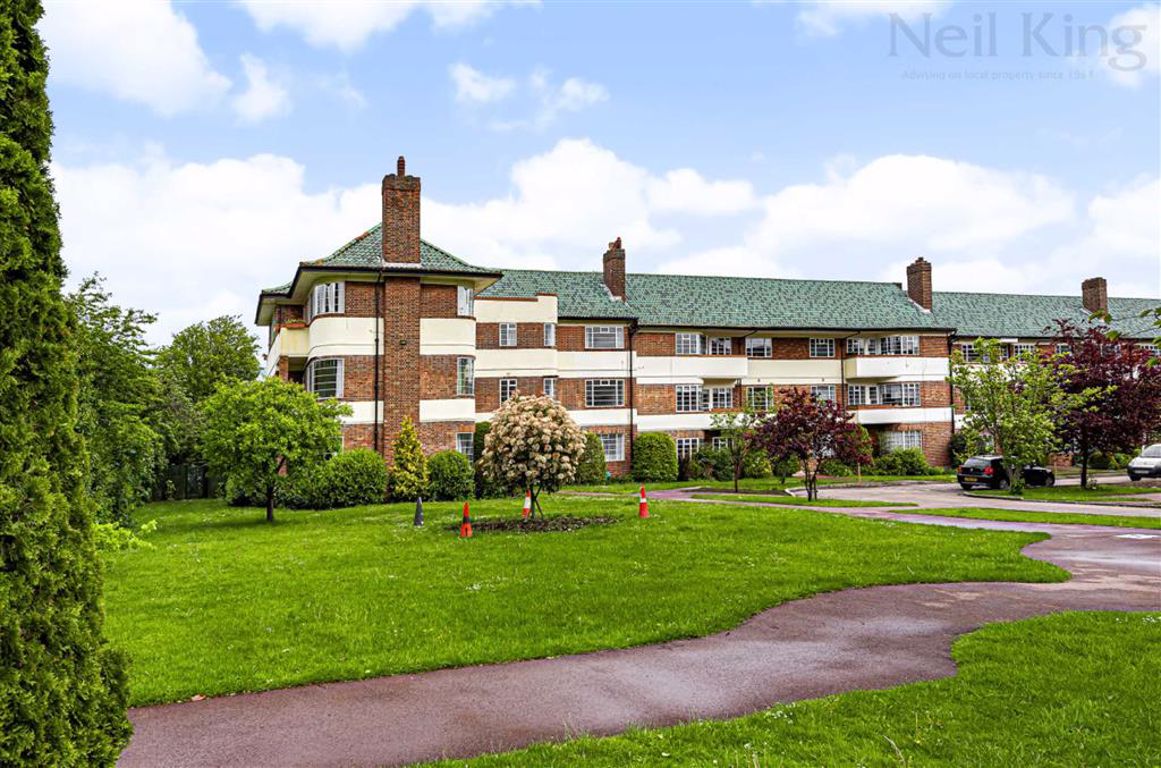 2 bedroom property for sale in Hermitage Court South Woodford L