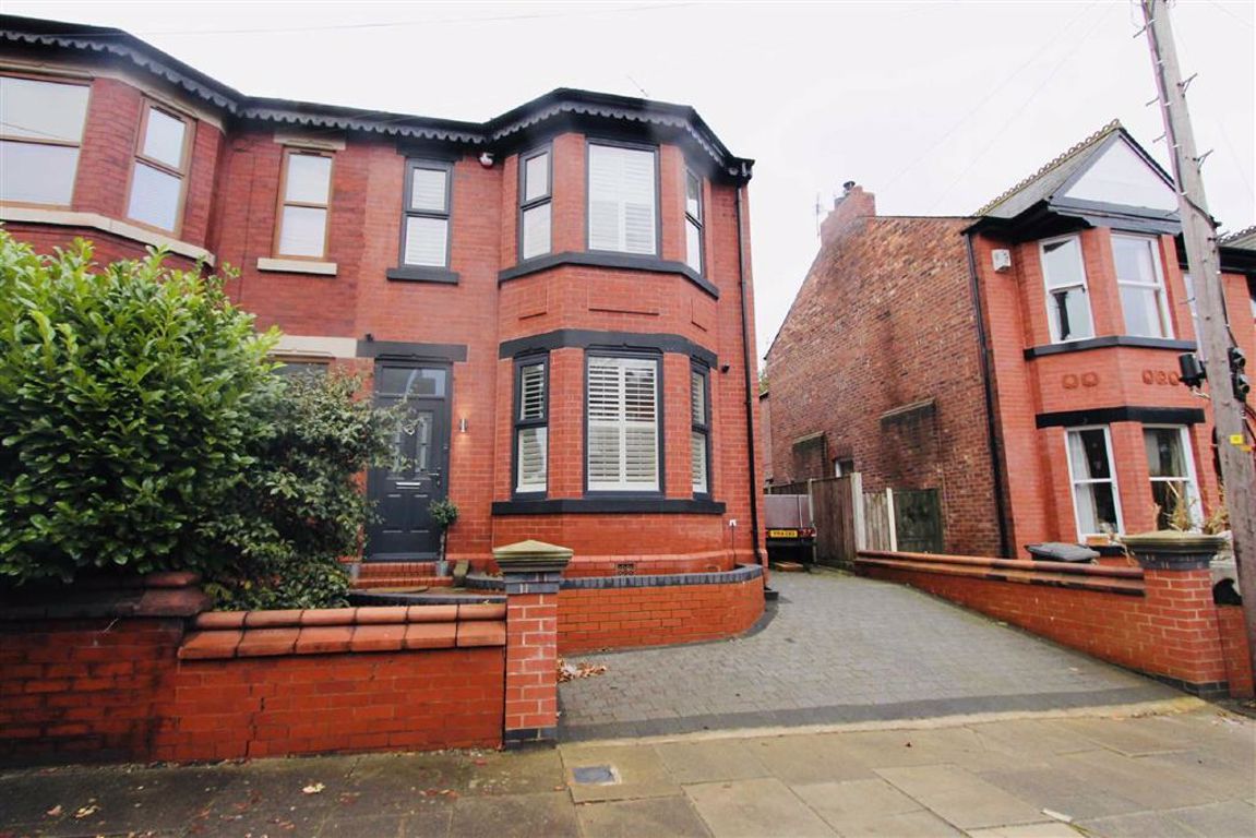 4 Bedroom Semi-detached House For Sale - Main Image