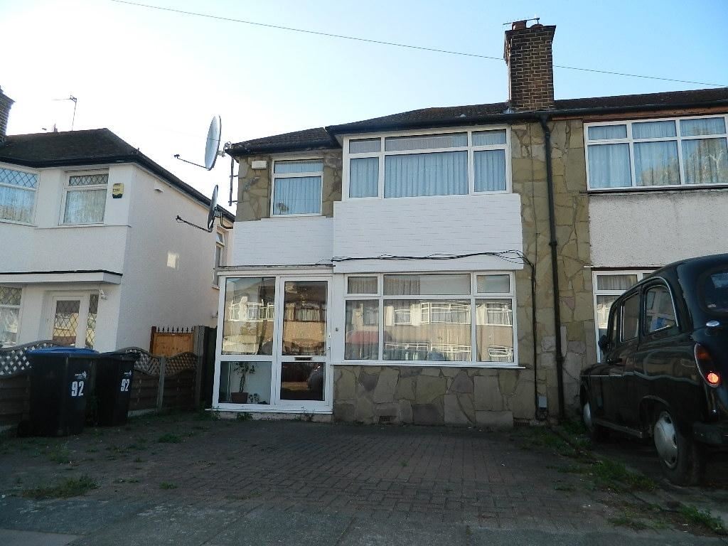 Charlton Road, Edmonton London N9, 3 bed, Type unknown, N9 8EL, £