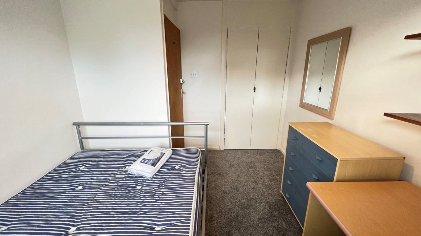 5 Dymchurch House (1) 3888 Caxtons