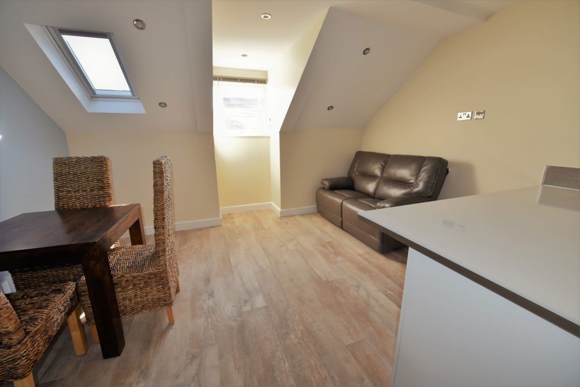 16 Woodsley Road Flat 5