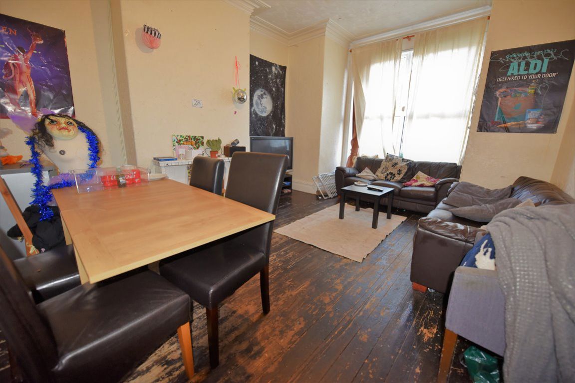 28 Brudenell Avenue (HS)