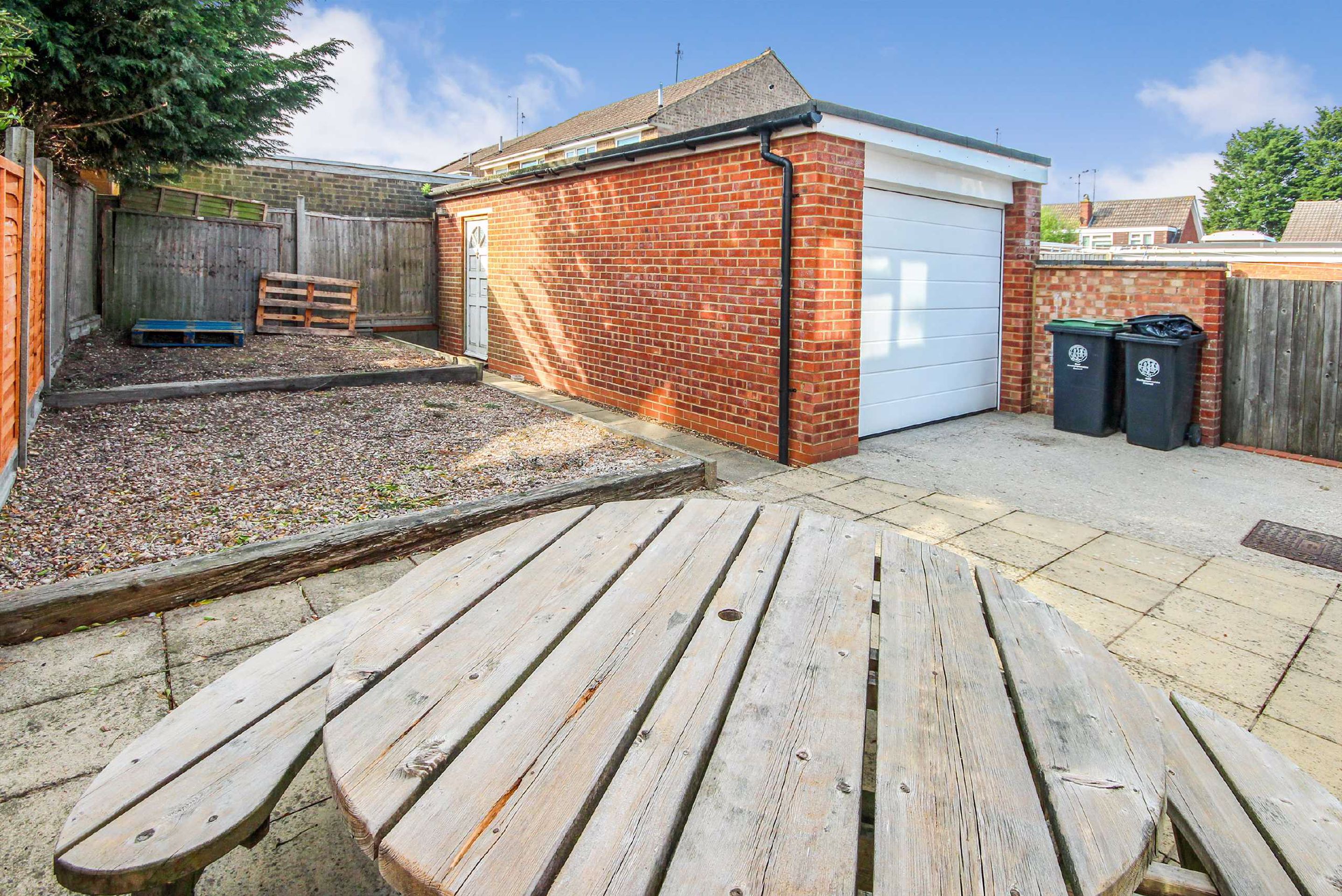 Farnham Drive, Rushden Simpson & Weekley