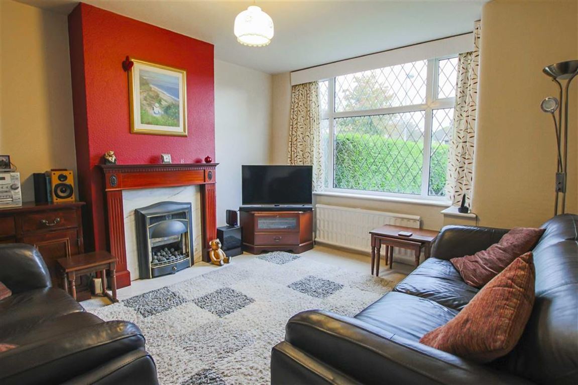 3 Bed Semi-detached House For Sale - Main Image