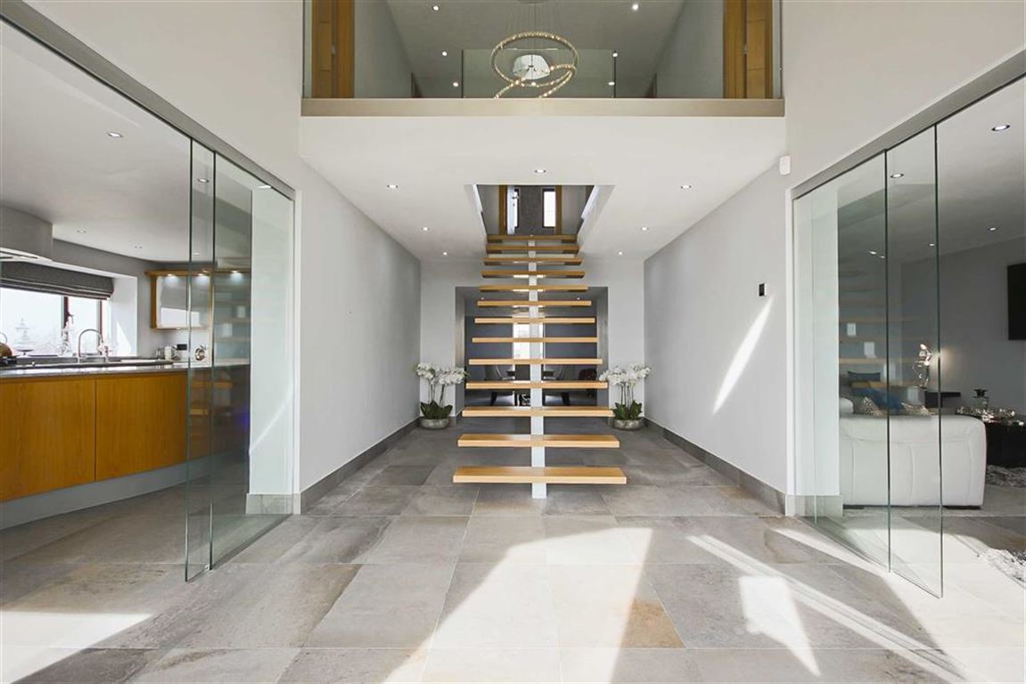 4 Bed Semi-detached House For Sale - Main Image