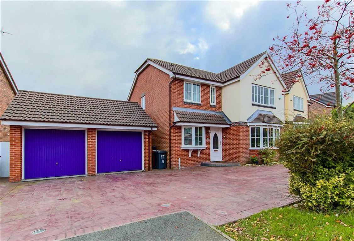 4 Bedroom Detached House For Sale - Main Image