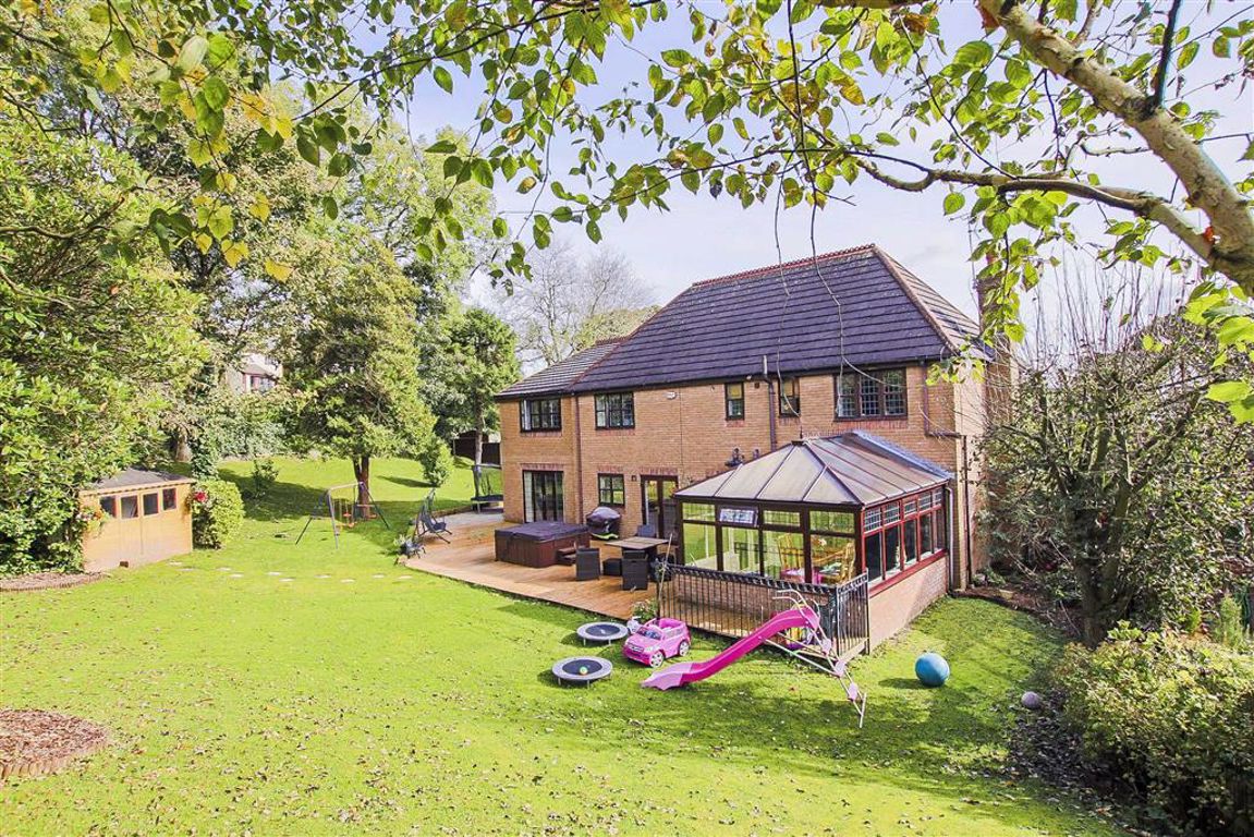 5 Bed Detached House For Sale - Main Image