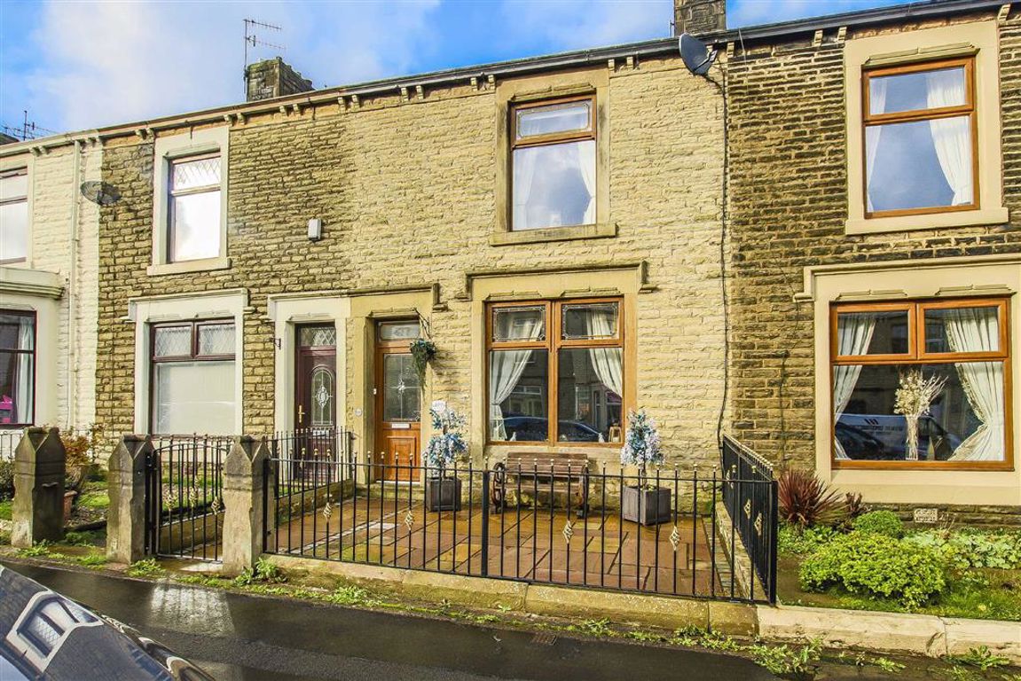 4 Bed Terraced House For Sale - Main Image