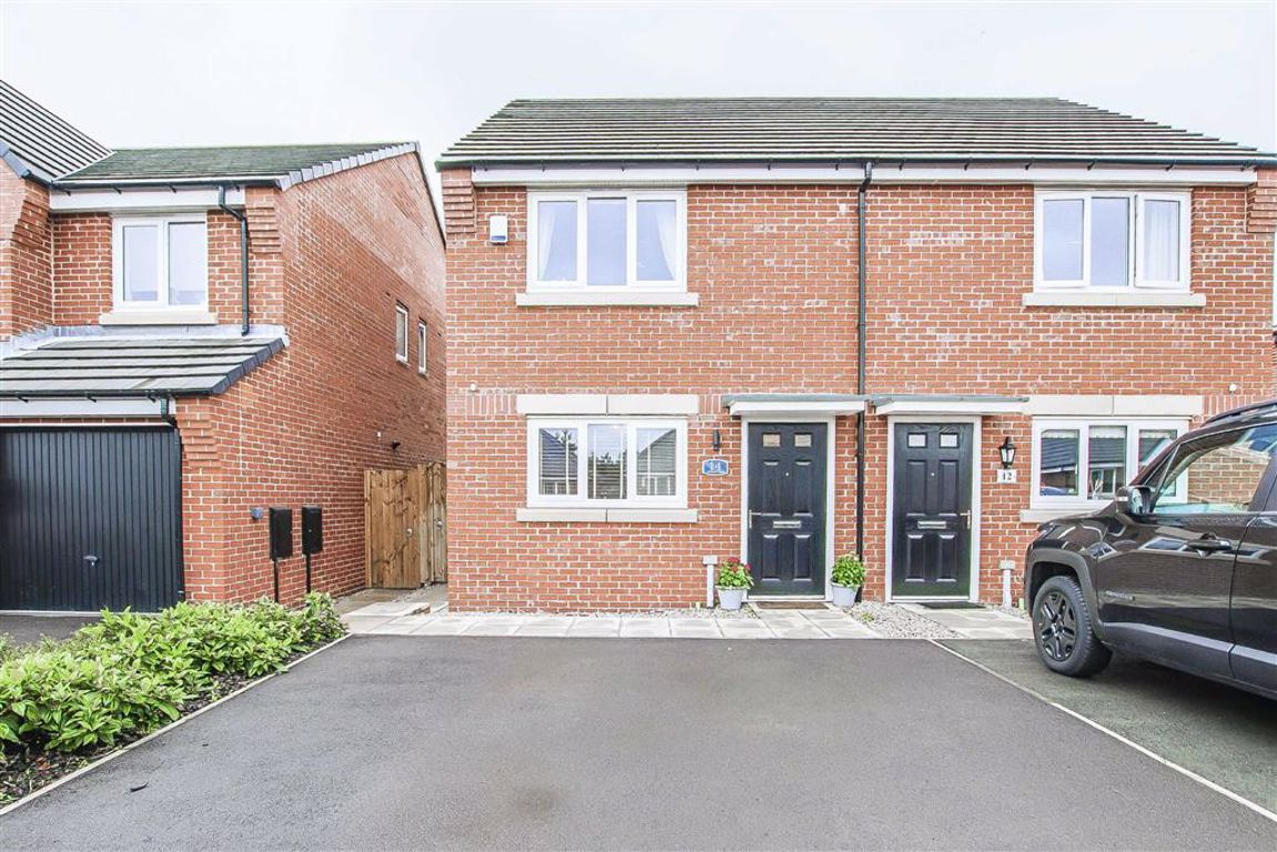 2 Bed Semi-detached House For Sale - Main Image