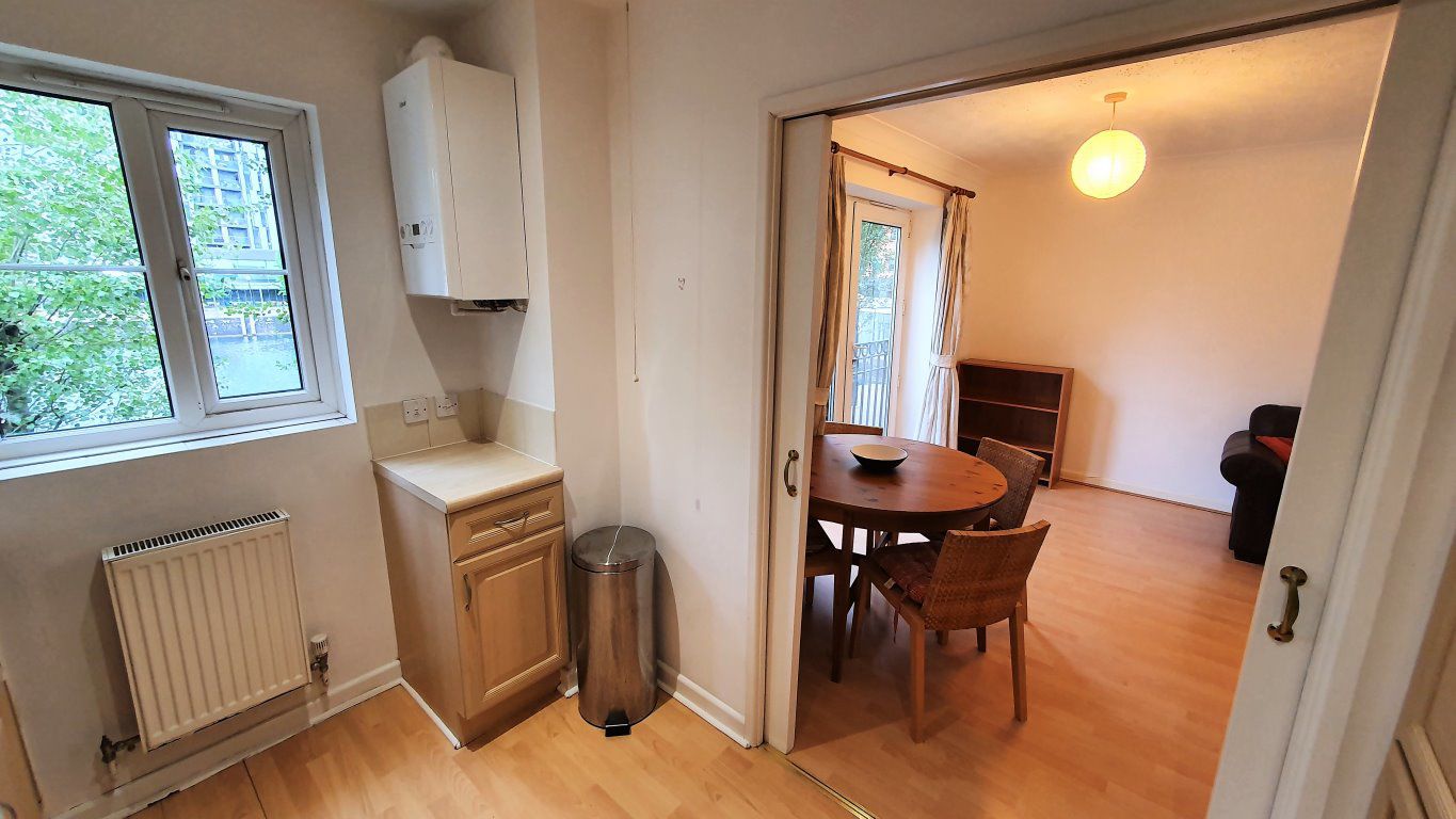 LABRADOR QUAY, SALFORD QUAYS, M50 Price 1200 Bedrooms 2