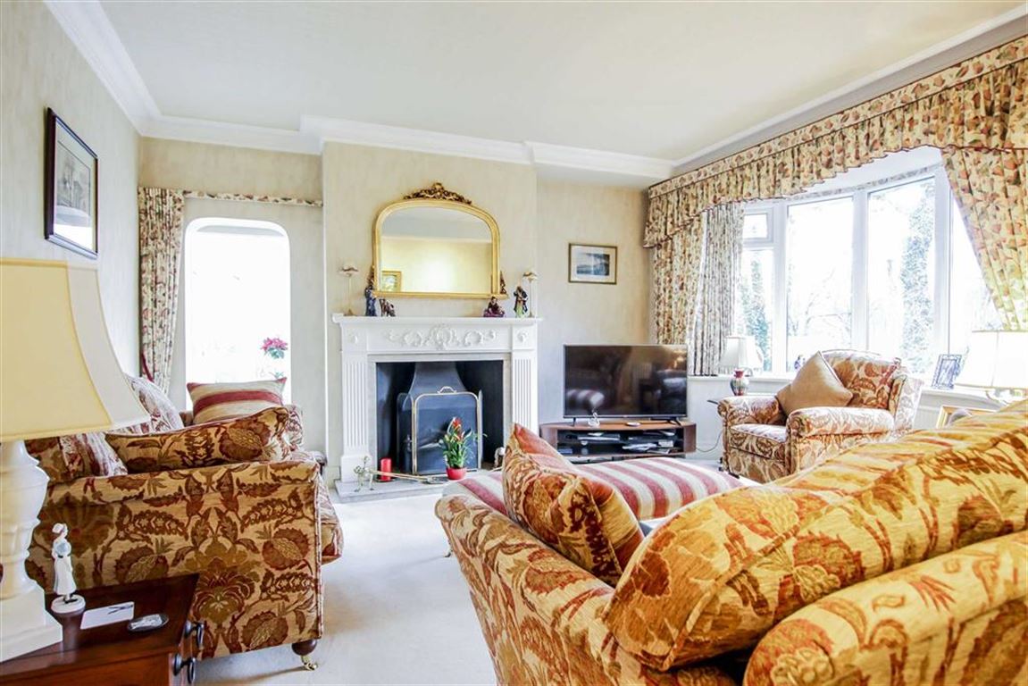 4 Bed Detached House For Sale - Main Image