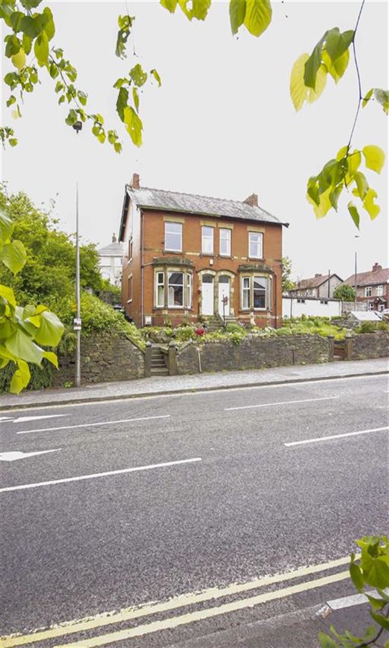 3 Bed Semi-detached House For Sale - Main Image