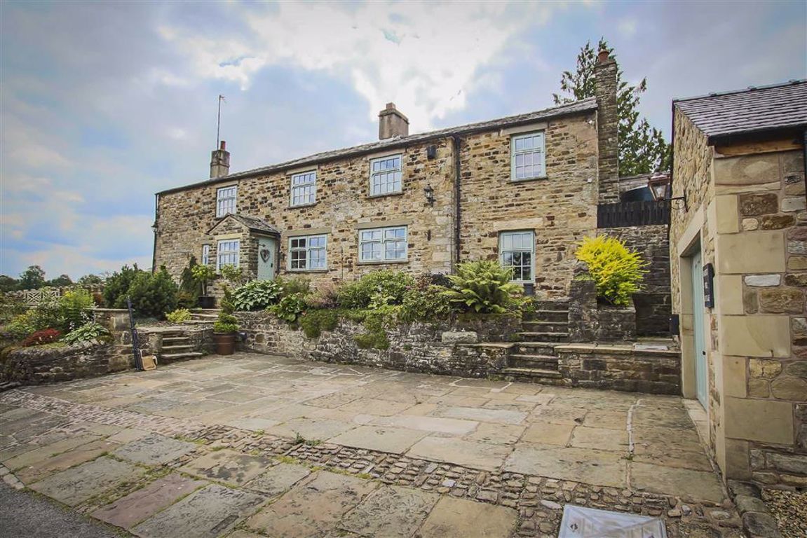 4 Bed Farmhouse For Sale - Main Image
