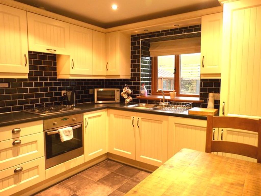 8b Parkhouse Court Apartments