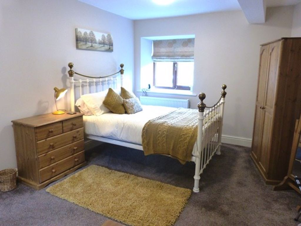 13a Parkhouse Court Apartments
