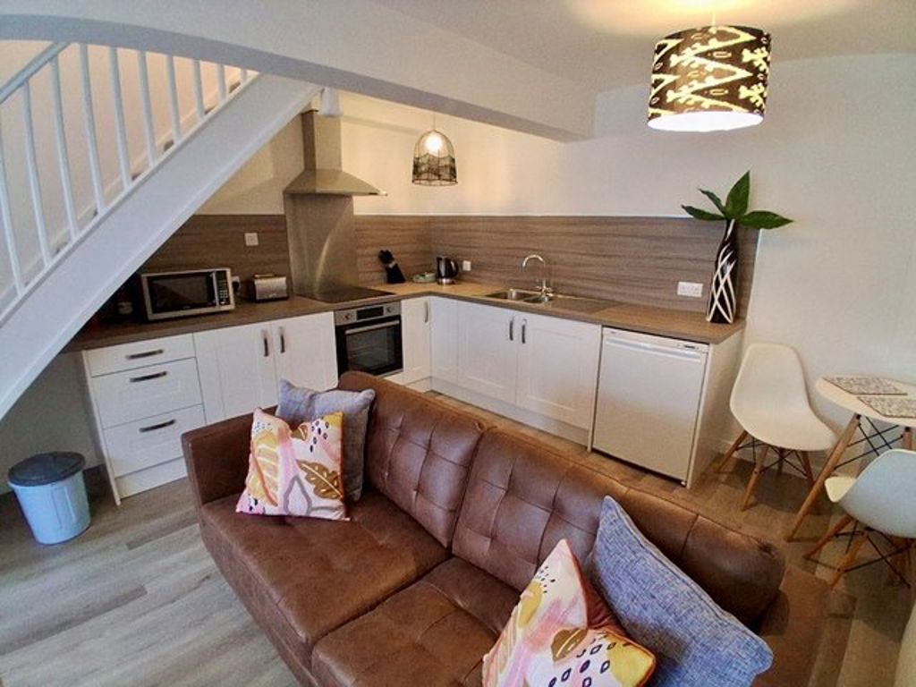 2 Smiths Court
