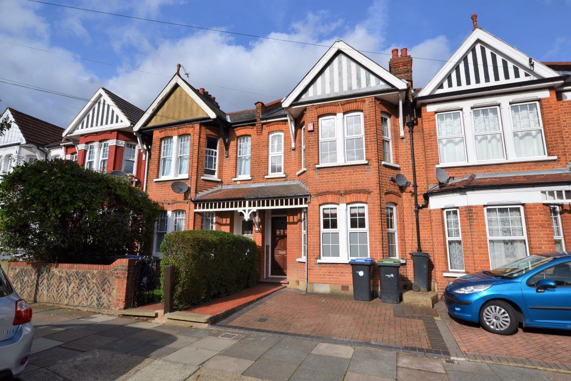 3 Bedroom Property For Rent in London £1,850 PCM