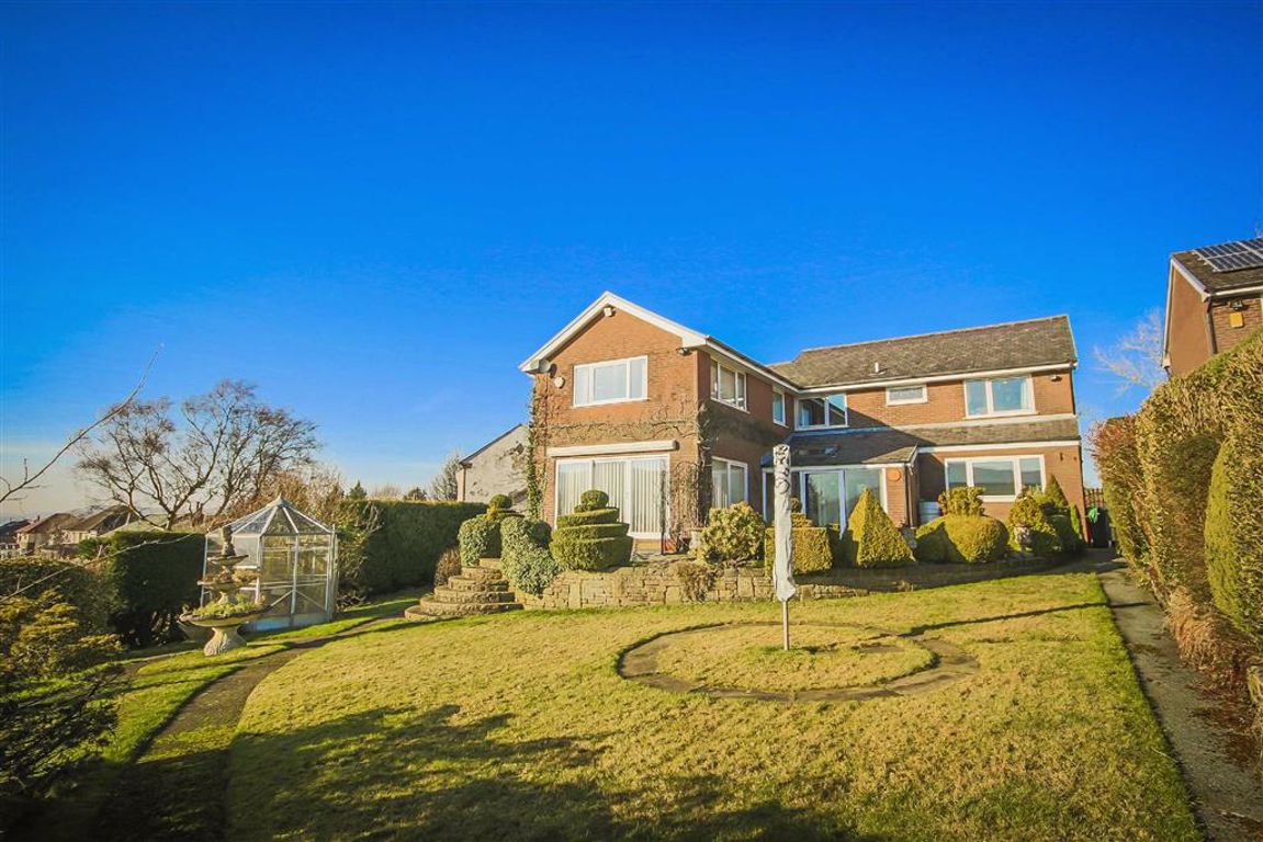 5 Bed Detached House For Sale - Main Image