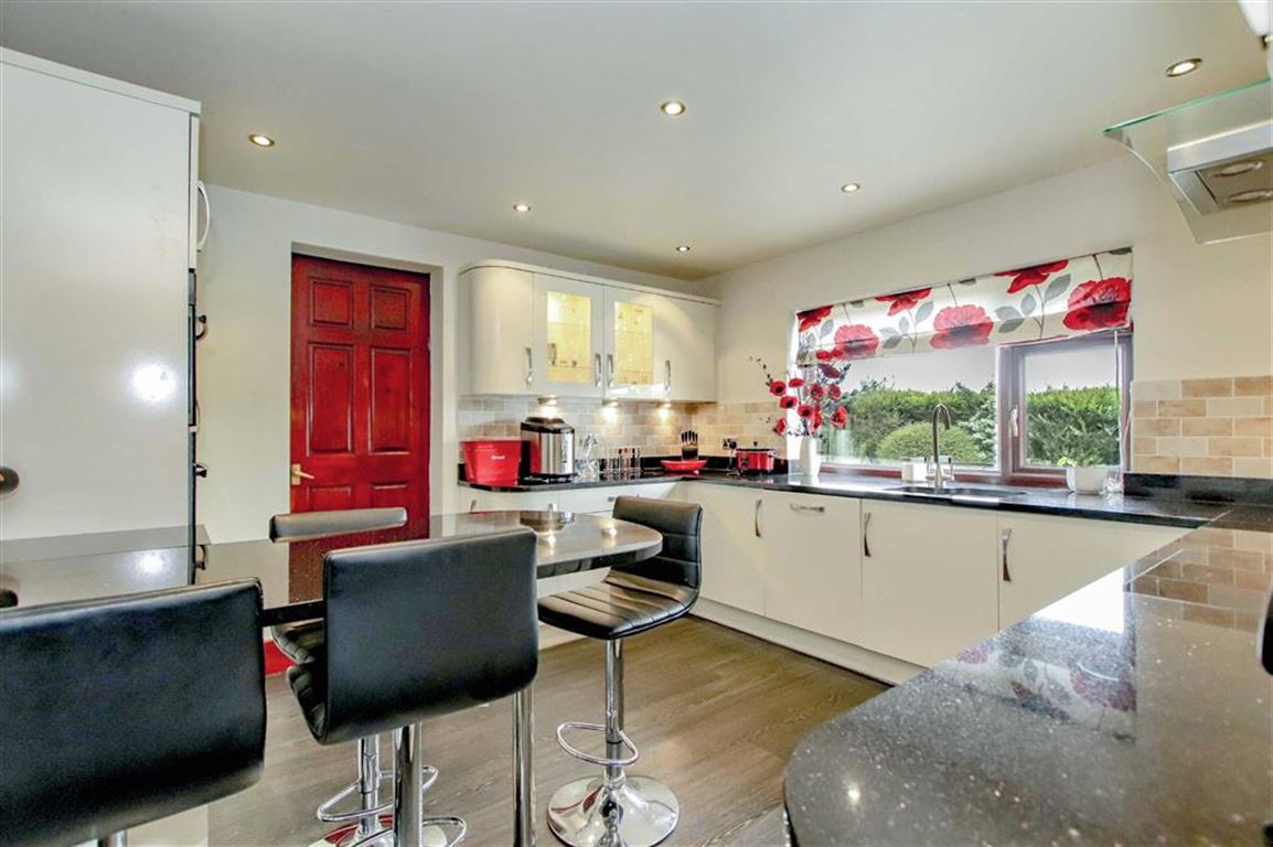 6 Bed Detached House For Sale - Main Image
