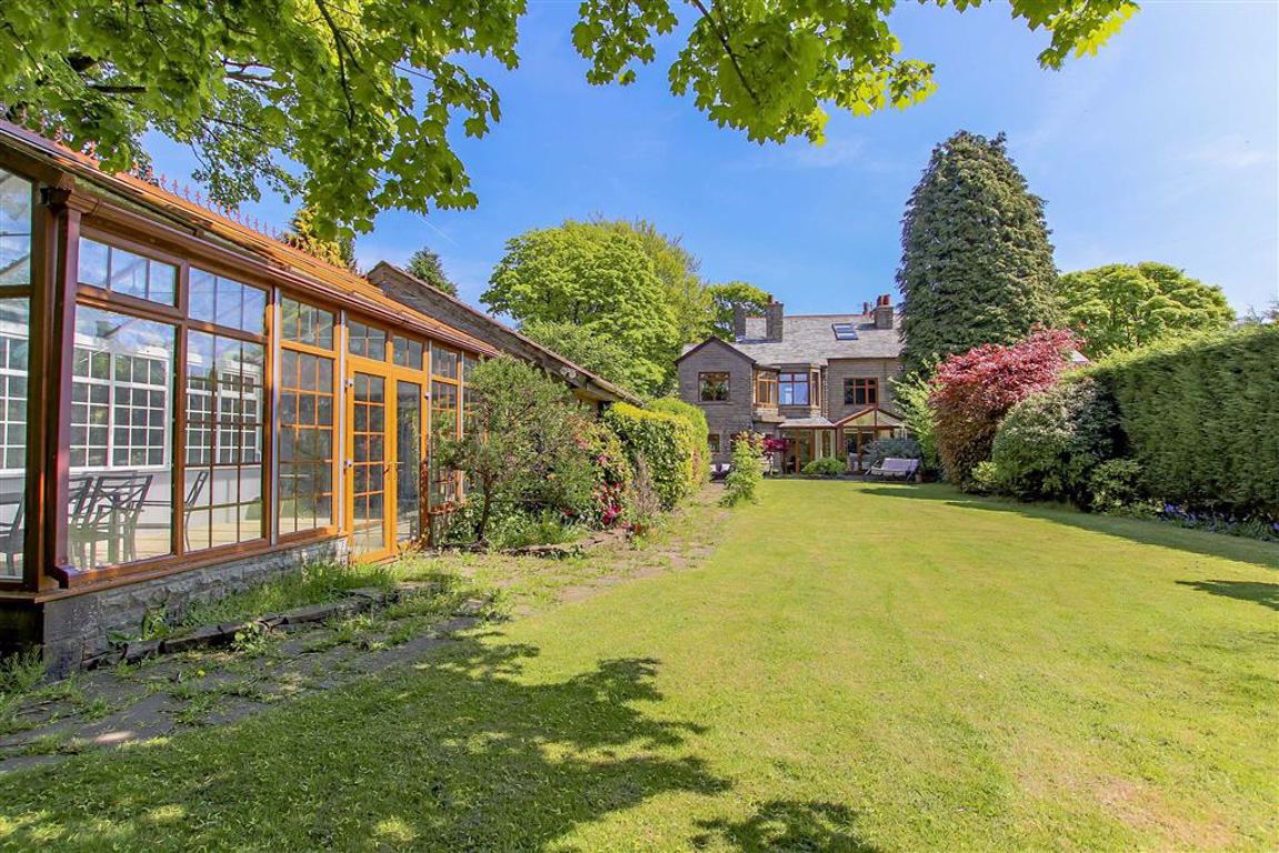 6 Bedroom Semi-detached House For Sale - Main Image