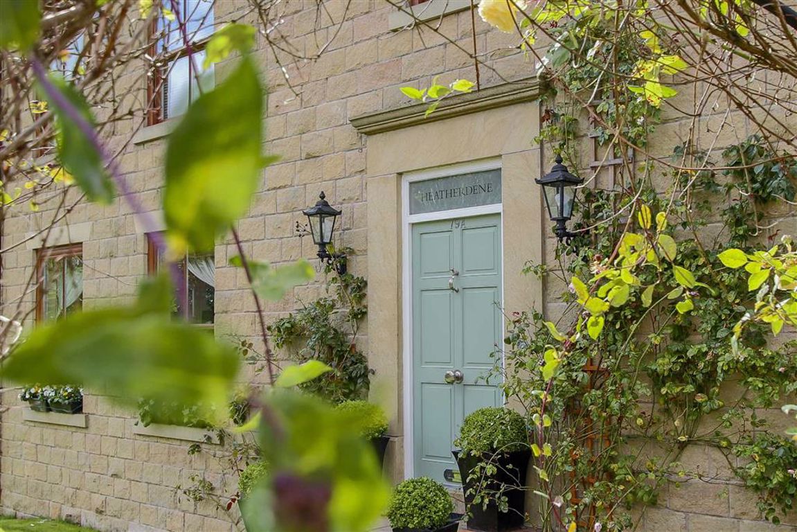 5 Bed Detached House For Sale - Main Image