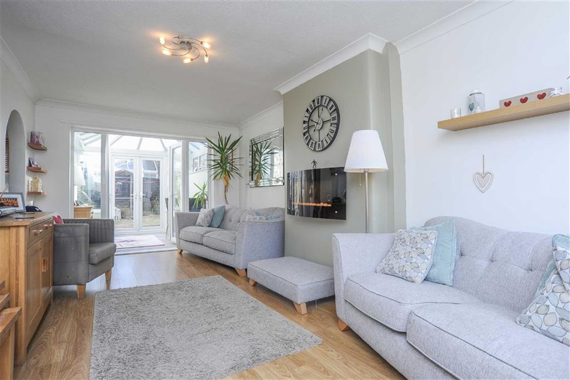 4 Bed Semi-detached House For Sale - Main Image