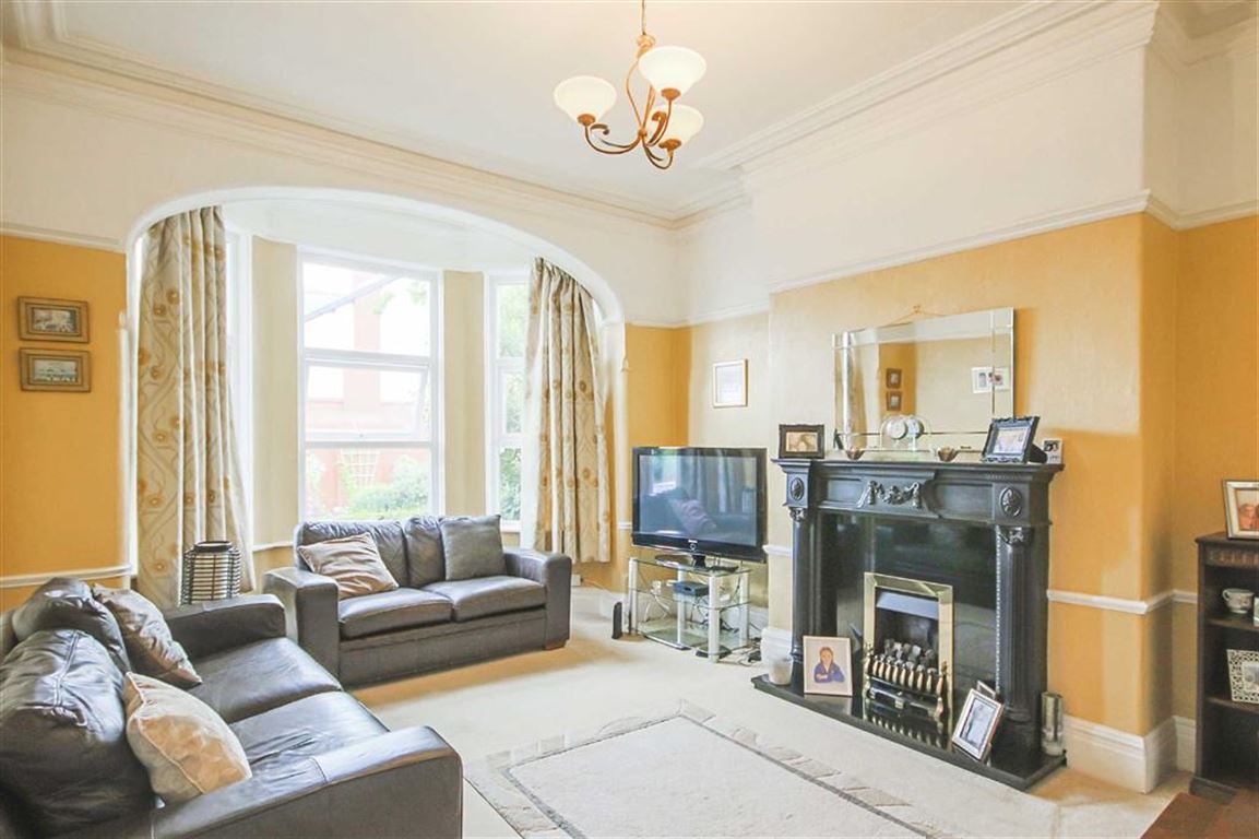 4 Bed Semi-detached House For Sale - Main Image