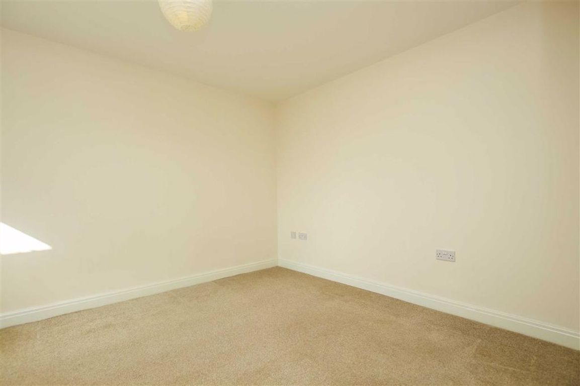 2 Bed Quasi Semi House For Sale - Main Image