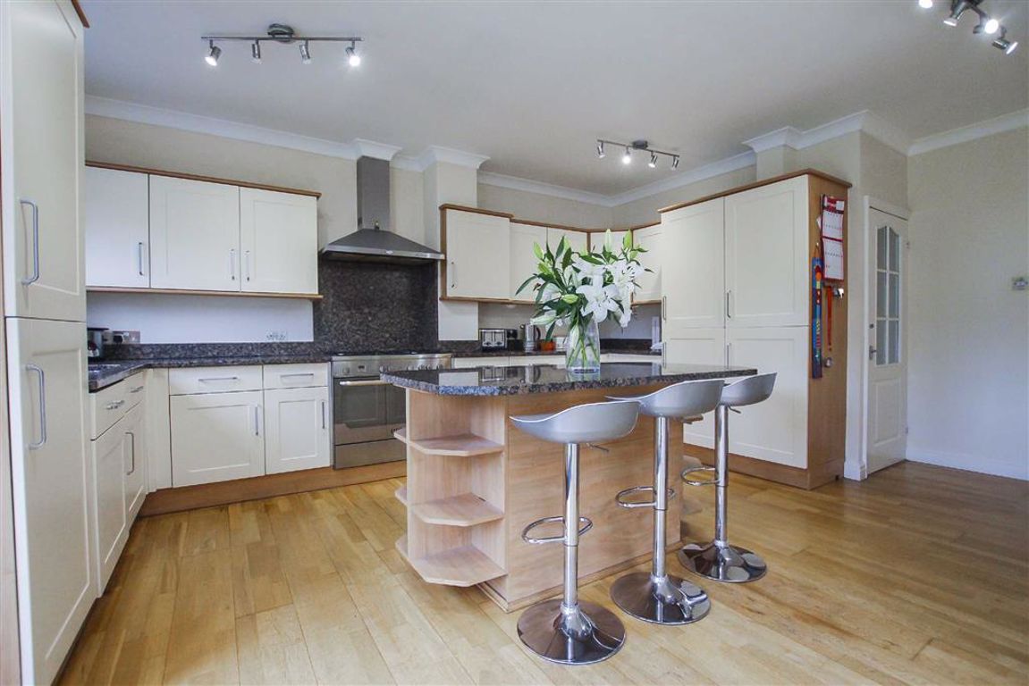 4 Bed Semi-detached House For Sale - Main Image