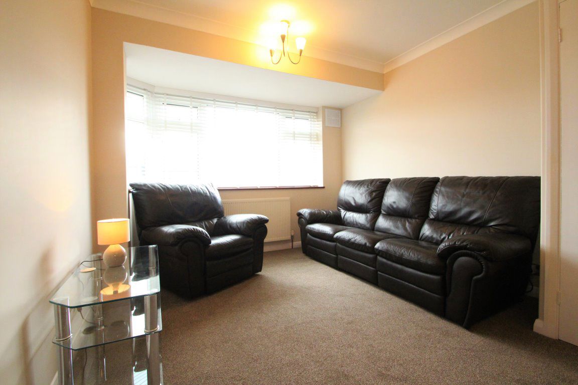 Epsom Road, Seven Kings