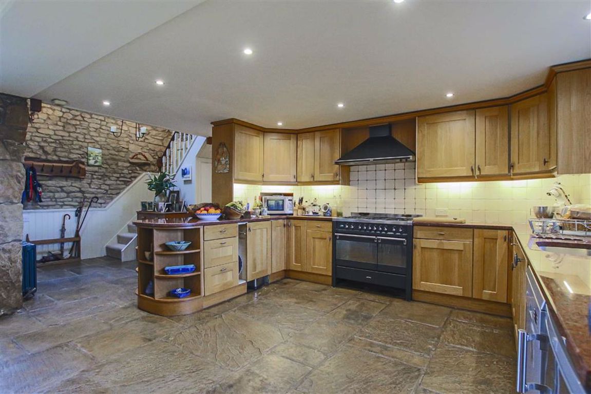 4 Bed Semi-detached House For Sale - Main Image