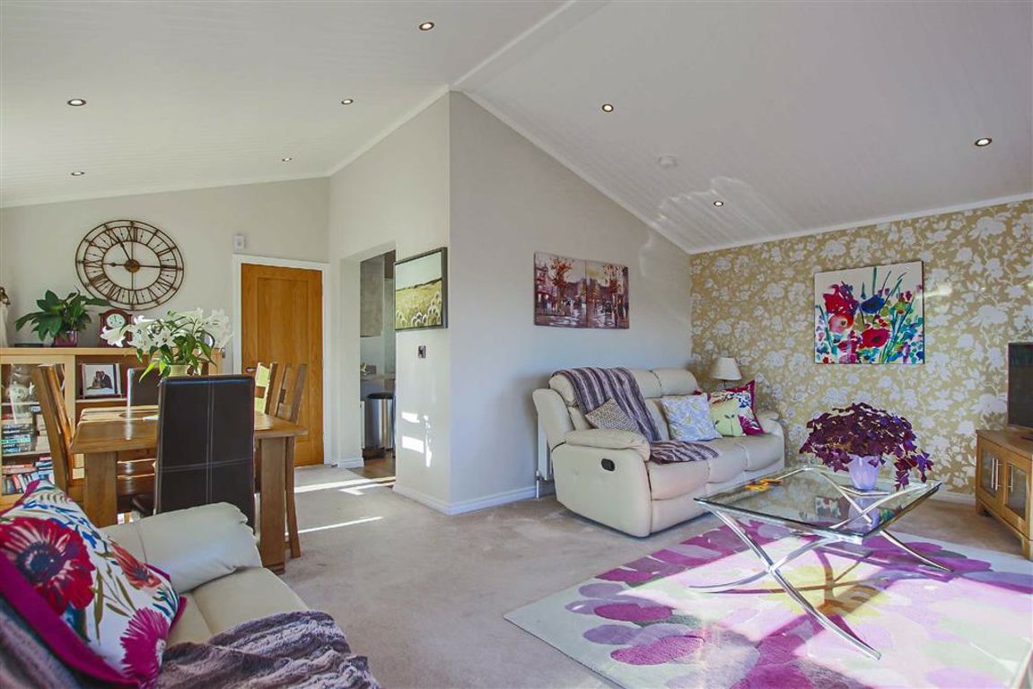 2 Bed Park Home For Sale - Main Image