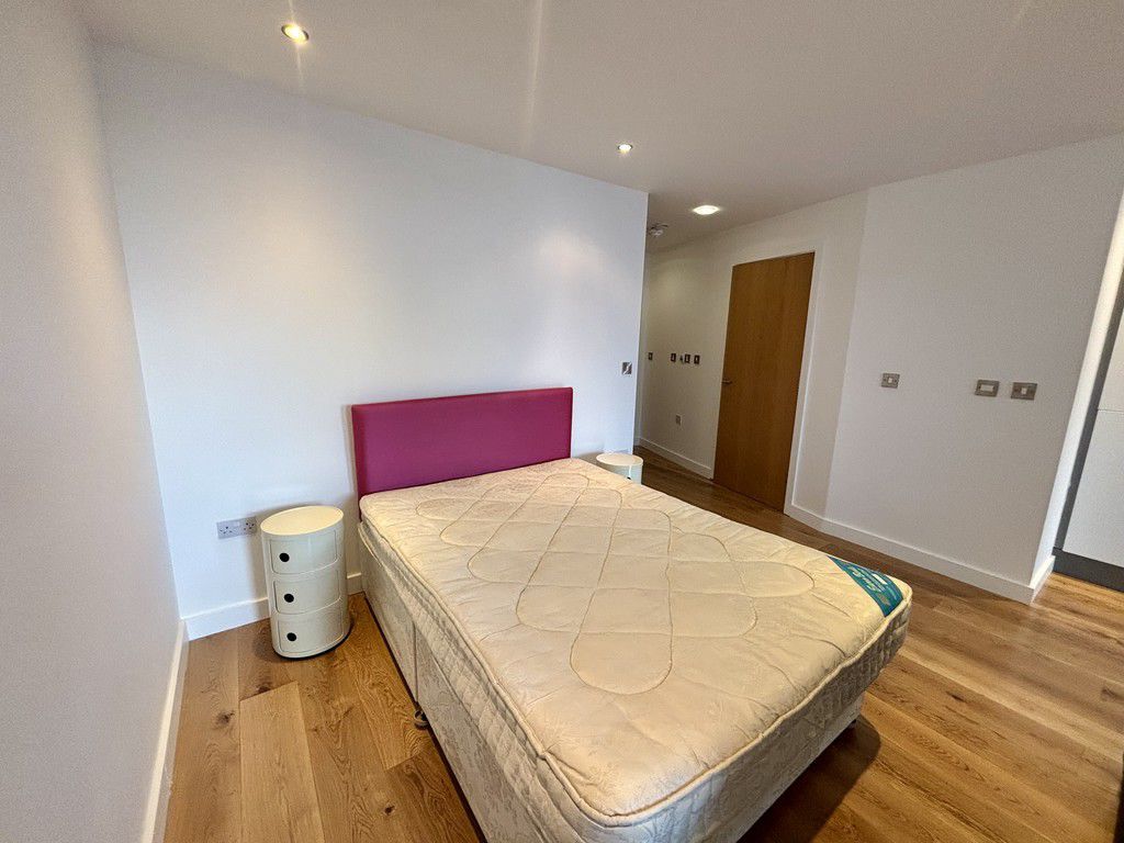 1 Bed Studio , Millennium Tower Salford Quays