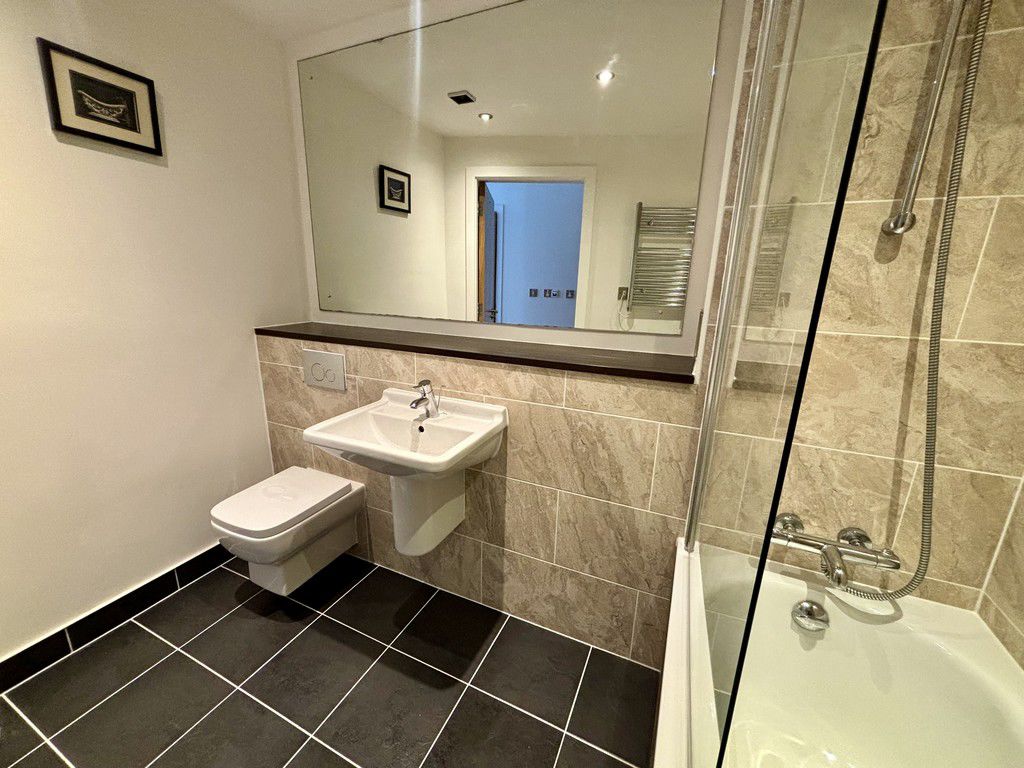 1 Bed Studio , Millennium Tower Salford Quays